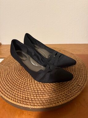 Abella Black Pointed-Toe Crisscross Strap Heels